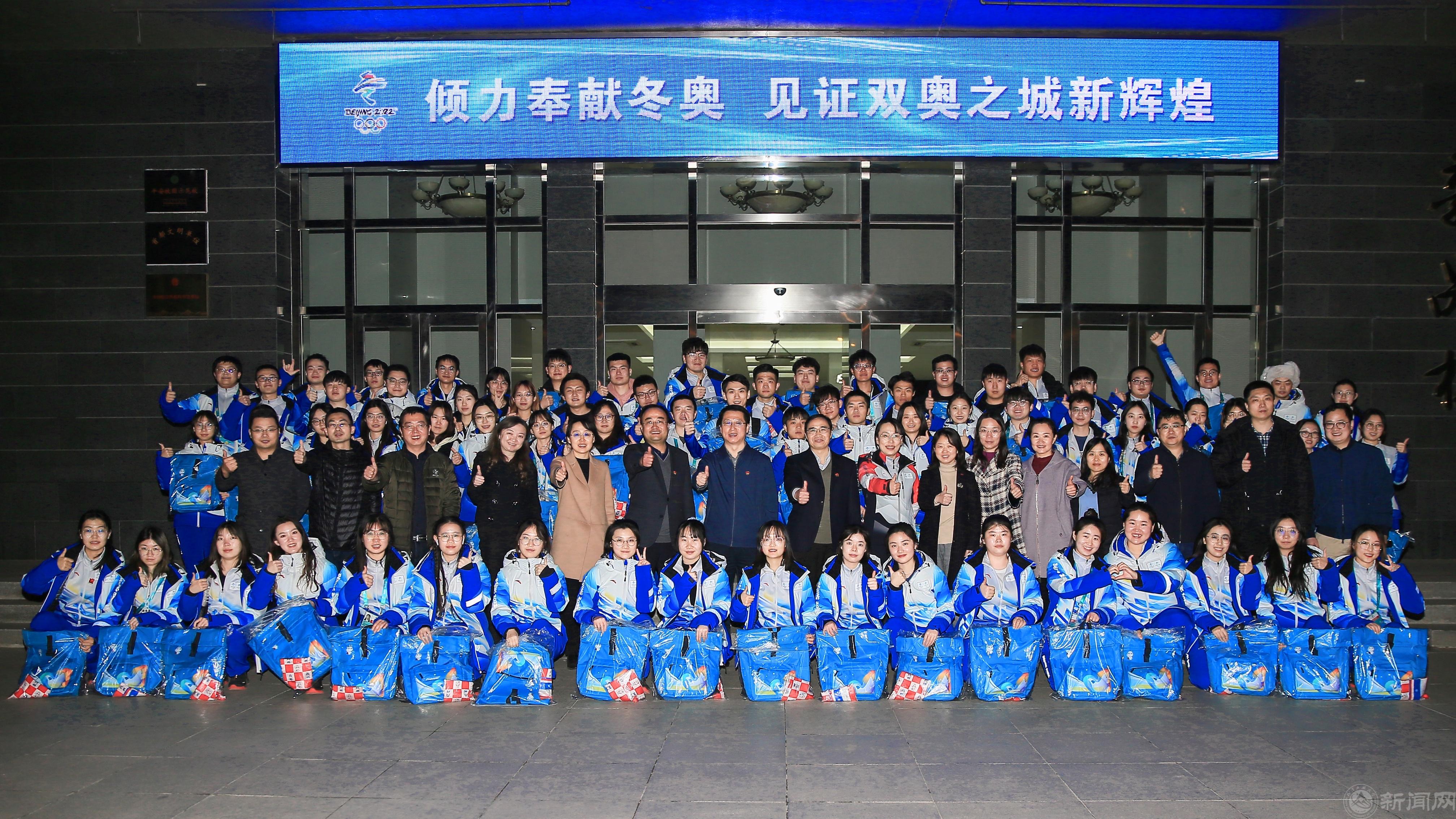 图片4-304am永利赛会志愿者圆满完成保障任务光荣返校-2000314.jpg