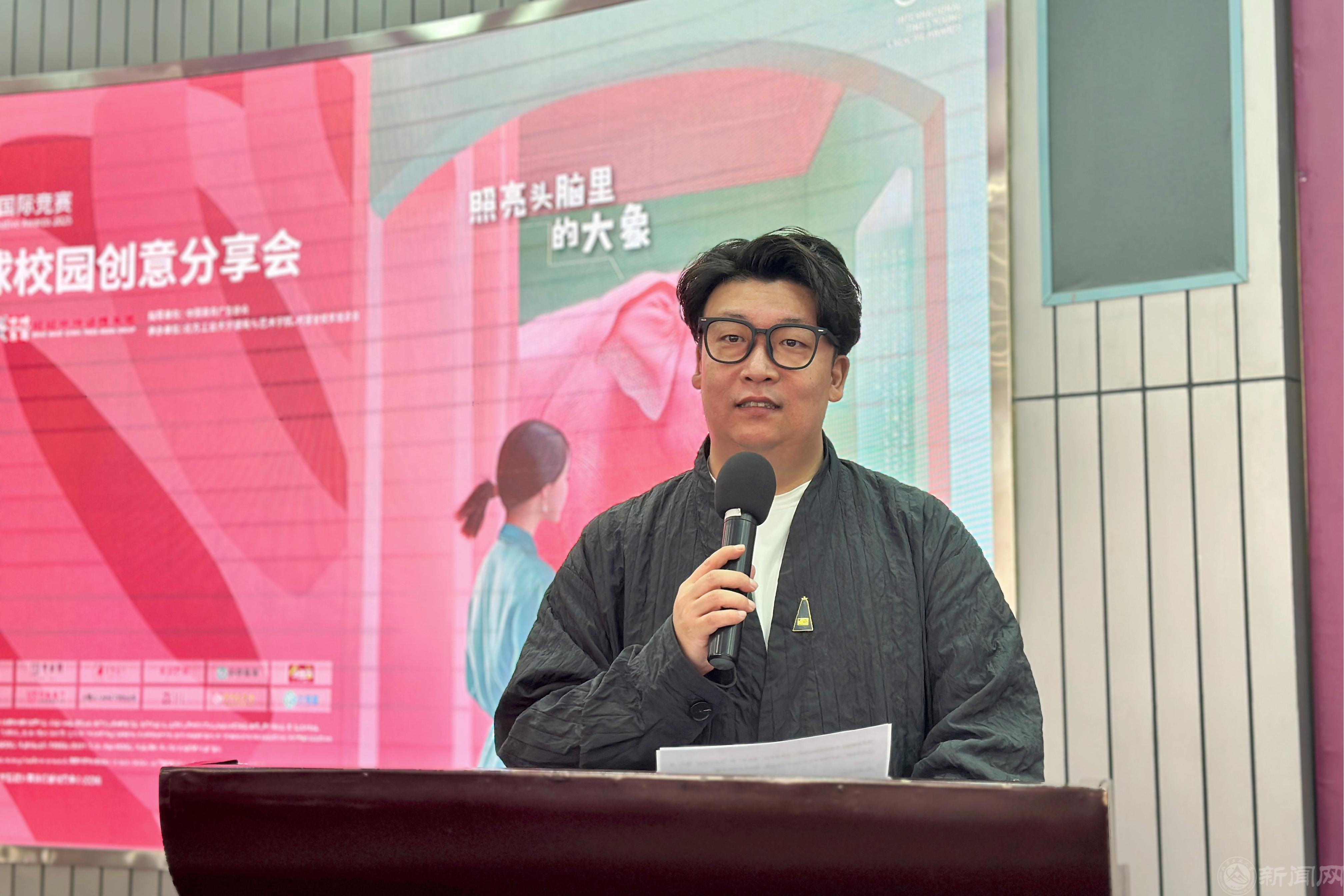 2金犊奖秘书长周智致辞.jpg